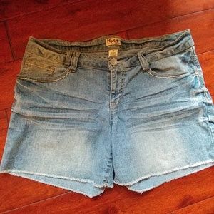 MUDD JEAN SHORTS